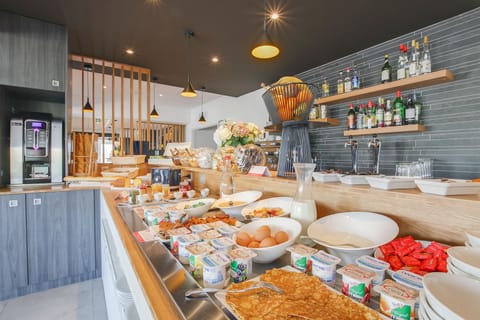 Daily buffet breakfast for a fee