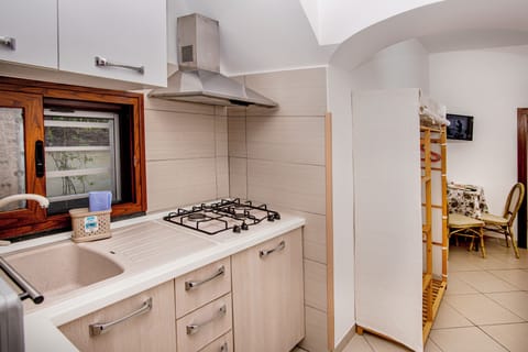 Studio | Private kitchen | Fridge, coffee/tea maker, electric kettle