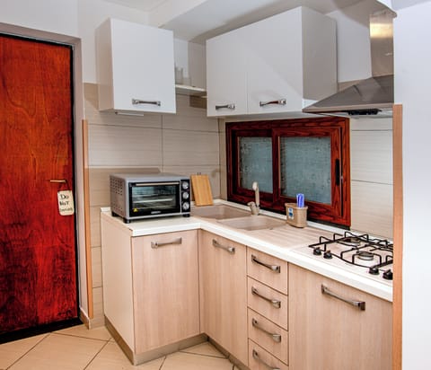 Studio | Private kitchen | Fridge, coffee/tea maker, electric kettle