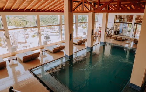 Couples treatment rooms, hot tub, steam room, hot springs