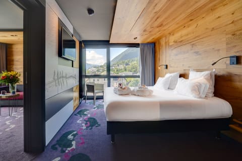 Suite with Balcony, Mont-Blanc Range View | Premium bedding, Select Comfort beds, in-room safe, desk