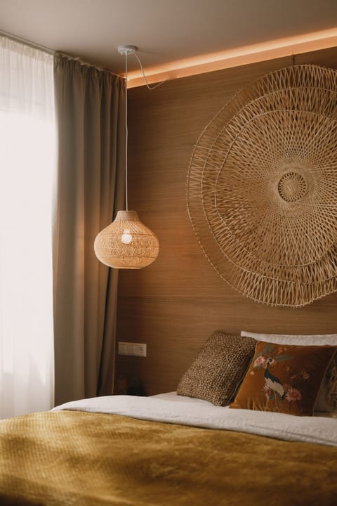 In-room safe, individually decorated, desk, soundproofing