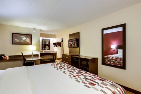 Superior Room, 1 King Bed (Smoke Free) | Blackout drapes, free cribs/infant beds, free WiFi, bed sheets