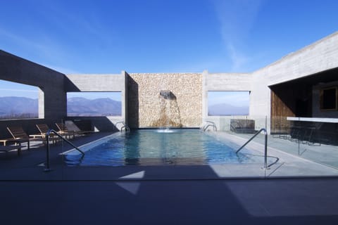 Outdoor pool, pool umbrellas, sun loungers