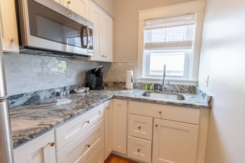 Luxury Loft, 2 Bedrooms, Balcony, Harbor View | Private kitchen | Fridge, microwave, oven, stovetop