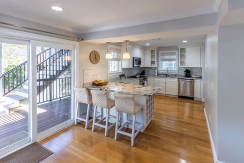 Luxury Condo, 2 Bedrooms, Balcony | Private kitchen | Fridge, microwave, oven, stovetop