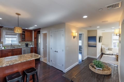 Luxury Condo, 3 Bedrooms, Fireplace, Harbor View | Living area | Flat-screen TV