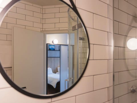 Premium bedding, in-room safe, desk, blackout drapes