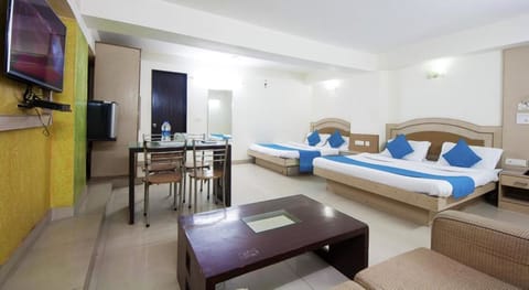Quadruple Room | Desk, iron/ironing board, rollaway beds, free WiFi