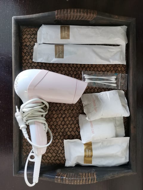 Deluxe Double Room, 1 Queen Bed | Bathroom amenities | Free toiletries, towels