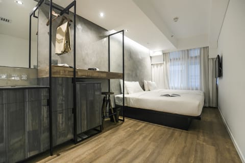 Premium bedding, down comforters, pillowtop beds, in-room safe