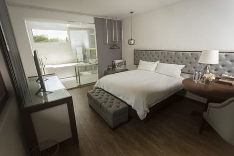 Premium Room, 1 Queen Bed, Bathtub | Minibar, in-room safe, individually decorated, individually furnished