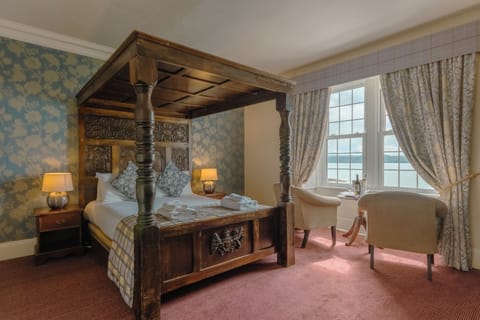 Premier Double Room | 1 bedroom, desk, laptop workspace, bed sheets