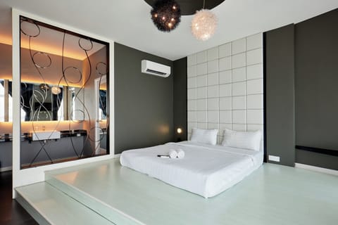 Superior Room | Desk, iron/ironing board (on request), WiFi (free), bed sheets