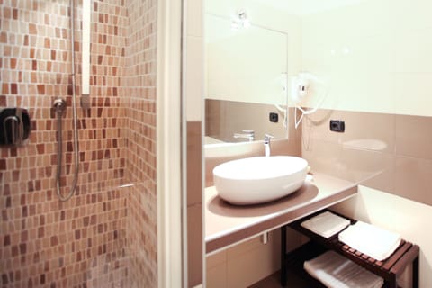 Shower, free toiletries, hair dryer, towels