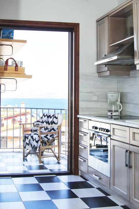 Deluxe Apartment, 1 Bedroom, Sea Facing | Private kitchen | Fridge, oven, stovetop, coffee/tea maker