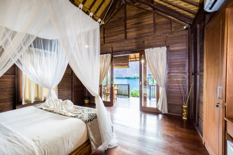 Bungalow, Sea View | Minibar, in-room safe, blackout drapes, free WiFi