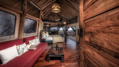 Tree House | Cribs (free), rollaway beds (free), WiFi (free), bed sheets