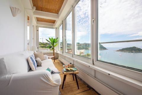 Deluxe Double Room, Private Bathroom, Ocean View | Individually decorated, individually furnished, free WiFi, bed sheets