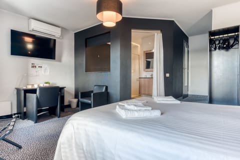 Double Room | Premium bedding, desk, free WiFi, bed sheets