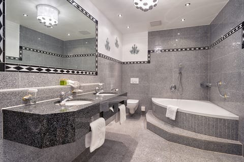 Presidential Suite | Free minibar, in-room safe, individually decorated