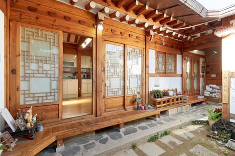 Deluxe House, 4 Bedrooms, Non Smoking, Kitchen | Individually decorated, free WiFi