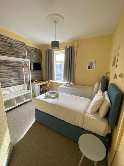 Superior King/Twin Room | Iron/ironing board, free WiFi