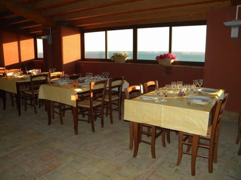 Breakfast, lunch and dinner served