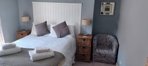 Standard Double Room, Ensuite (Room 5) | Blackout drapes, iron/ironing board, free WiFi, bed sheets