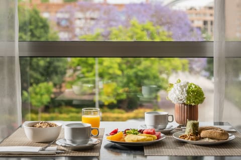 Buffet breakfast for a fee on weekends