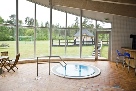 Indoor spa tub