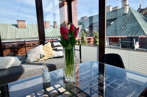 Gallery Penthouse, 1 Queen Bed with Sofa bed, City View | Hypo-allergenic bedding, individually decorated, soundproofing