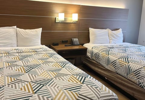 Premium bedding, desk, iron/ironing board, free WiFi