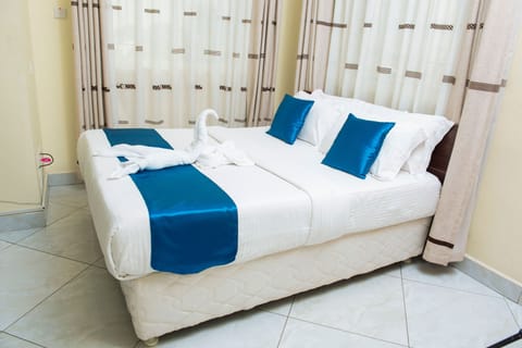 Deluxe Double Room | In-room safe, WiFi (free), bed sheets