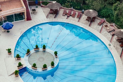 Outdoor pool, pool umbrellas, sun loungers