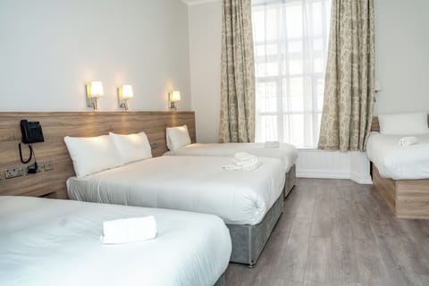 Family Room (1) | Desk, iron/ironing board, free WiFi