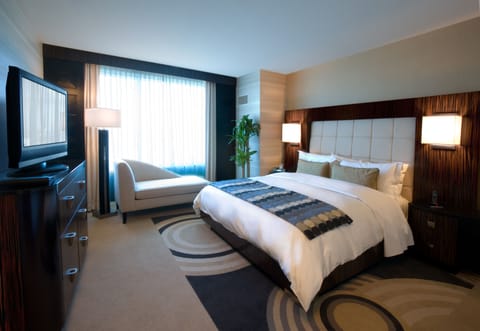 Deluxe Suite | Premium bedding, in-room safe, desk, laptop workspace