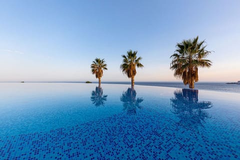 Indoor pool, 3 outdoor pools, pool umbrellas, sun loungers