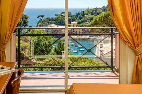 Superior Room, Balcony, Sea View | Room amenity