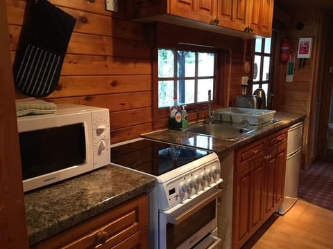 Standard Cabin, Private Bathroom, Park View (Lurchers Cabin) | Restaurant