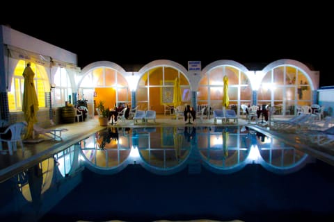 Poolside bar