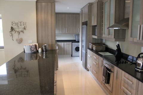 Comfort House, 3 Bedrooms, Kitchen, Golf View | Private kitchen | Dishwasher, cookware/dishes/utensils