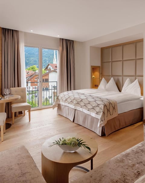 Deluxe Double Room | Premium bedding, in-room safe, soundproofing, cribs/infant beds