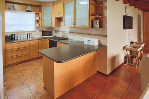 6 Fairway 2 | Private kitchen | Fridge, microwave, electric kettle, dining tables