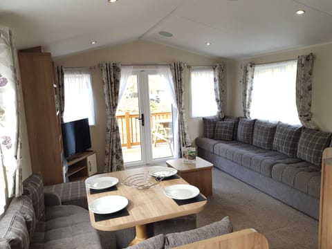2 Bed Gold Caravan Lodge | Living room | TV