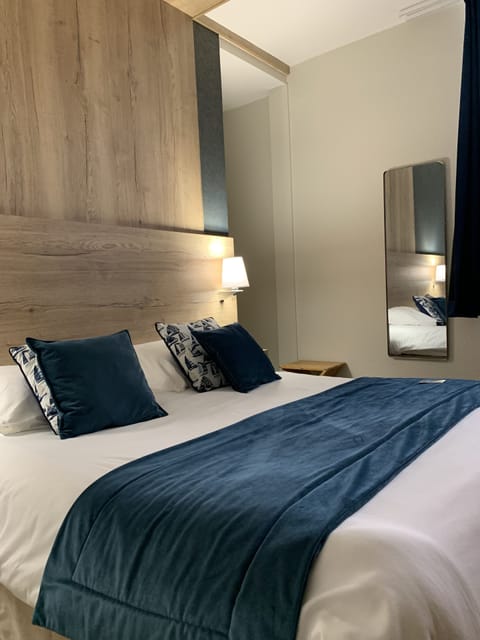 Comfort Double Room | Premium bedding, pillowtop beds, desk, laptop workspace