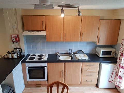 House, 2 Bedrooms (Silver) | Private kitchen | Fridge, microwave, electric kettle, toaster