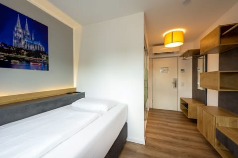 Standard Single Room, Private Bathroom | Room amenity