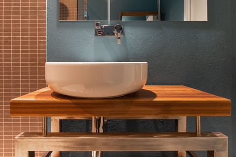 Single Room | Bathroom | Shower, free toiletries, hair dryer, bidet