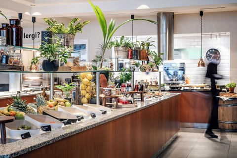 Daily buffet breakfast for a fee